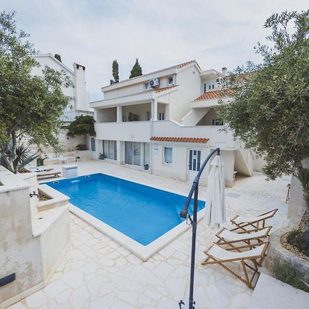 Villa Bella With Pool 诺瓦利娅 外观 照片