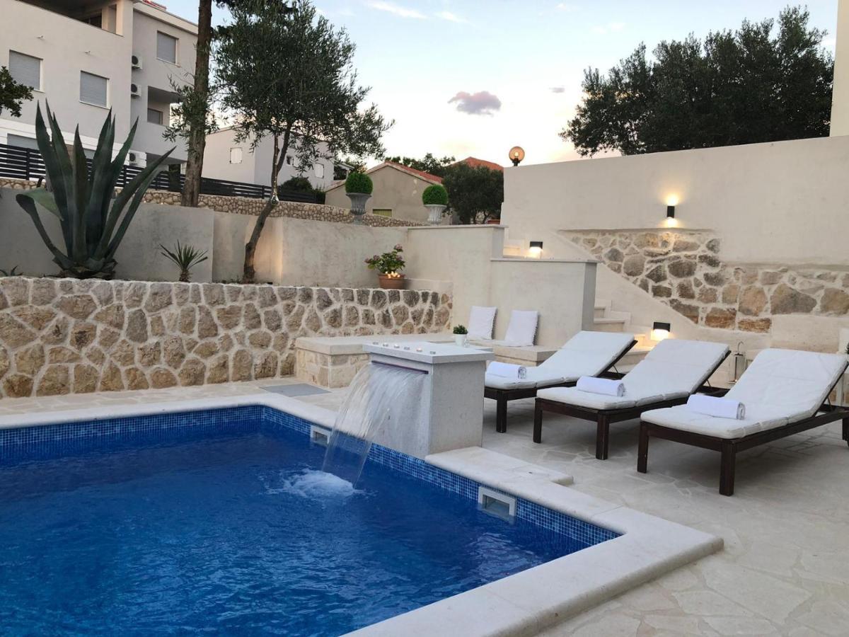 Villa Bella With Pool 诺瓦利娅 外观 照片