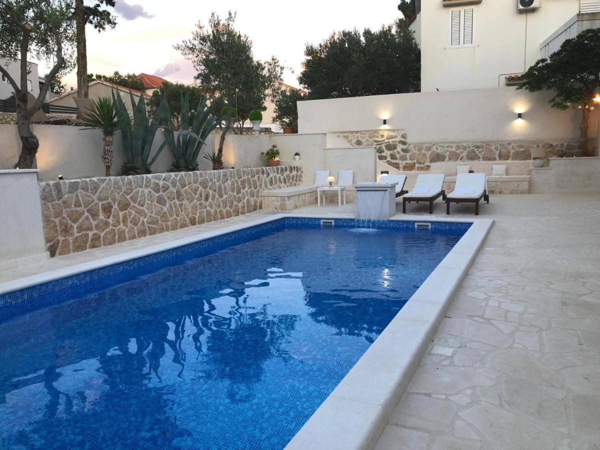Villa Bella With Pool 诺瓦利娅 外观 照片
