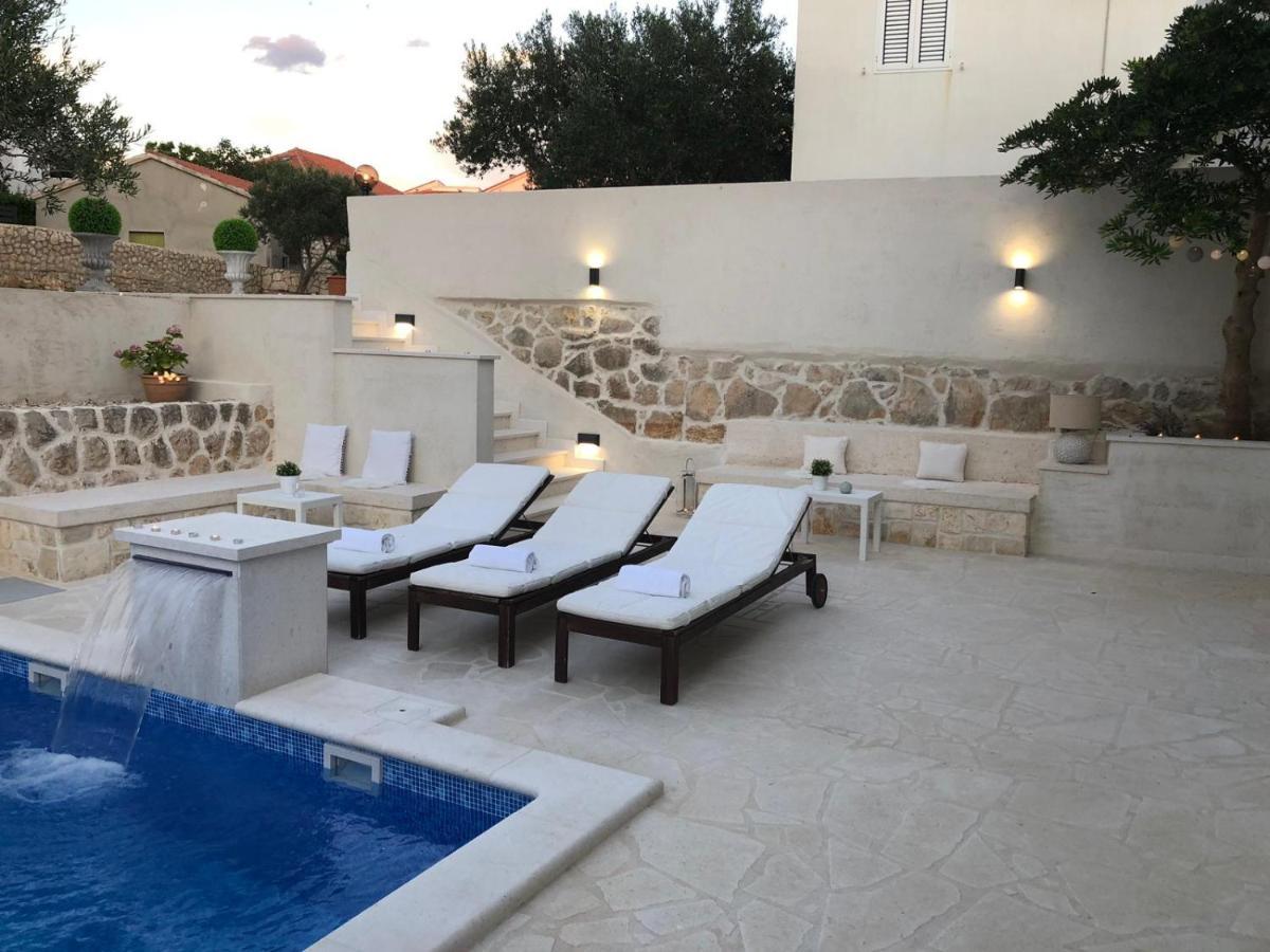 Villa Bella With Pool 诺瓦利娅 外观 照片
