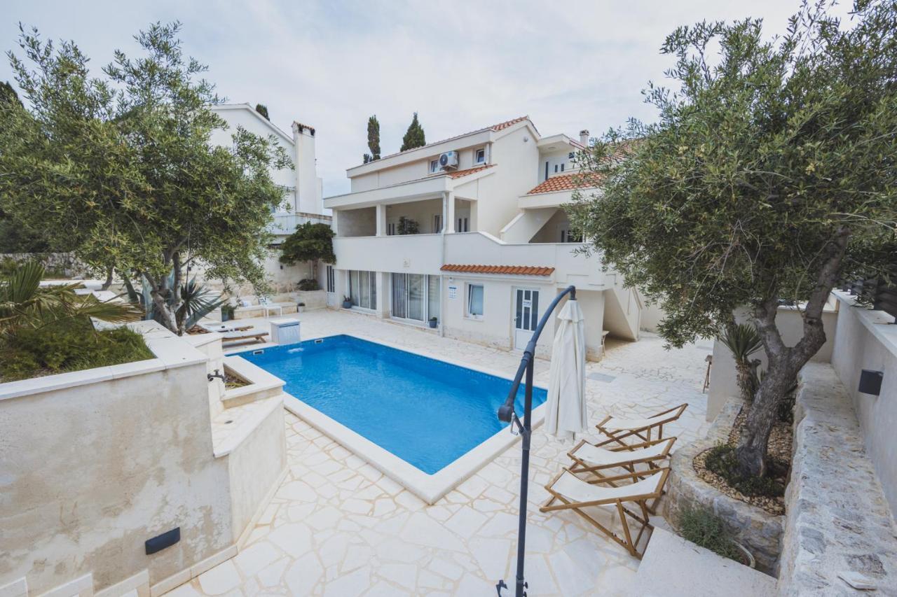 Villa Bella With Pool 诺瓦利娅 外观 照片