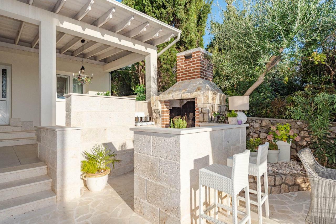 Villa Bella With Pool 诺瓦利娅 外观 照片
